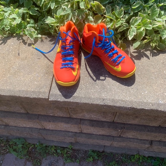 KD basketball shoes - Picture 2 of 2